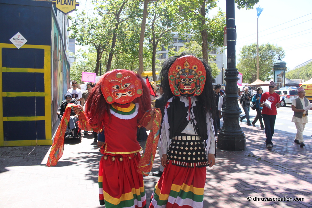 सयथरी बाजा बज्दा एउटै तालमा नाचौ ।