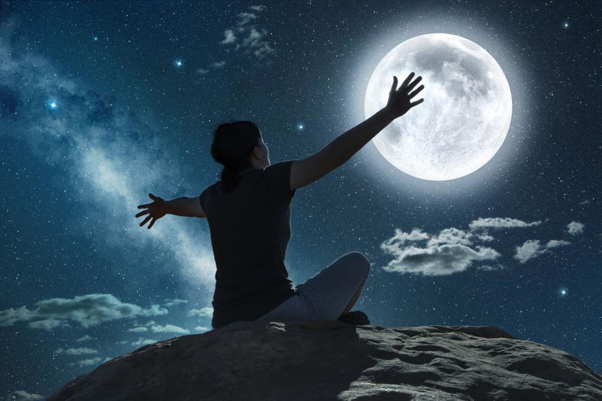 The Power of the Full Moon: Science, Yoga, and the Ancient Wisdom Behind Purnima